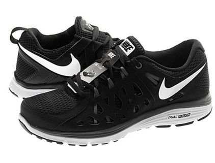 apilar moco Desmantelar Nike Dual Fusion Run 2 Sneaker Black Size 10 - $39 (70% Off Retail) - From  Thrifty