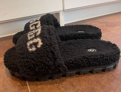 UGG Women's Cozetta Curly Graphic Slipper Black Size 9 - $44 (56