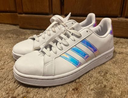 Accesible Moderar Parásito Adidas Superstar Holographic White Size 9 - $38 (49% Off Retail) - From  Kelly