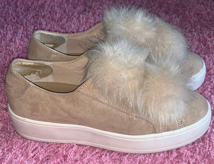 sandsynlighed interval maling Steve Madden Pom Pom Sneakers Tan Size 6 - $40 - From Kayla