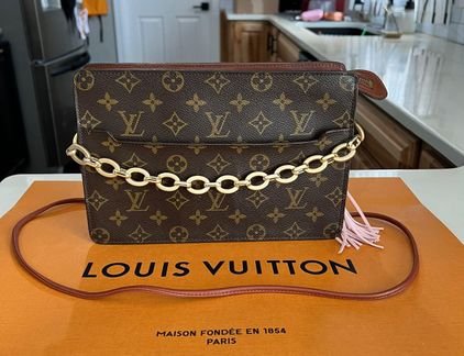 lv crossbody with gold chain