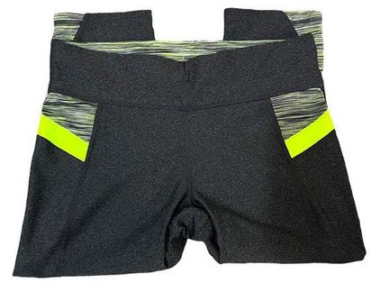 Xersion MEDIUM Mid-Rise Quick Dry Compression Performance Fit Pocket Capri  - $17 - From Nikki