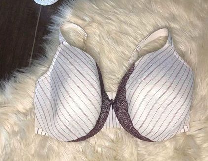 Cacique full coverage Ivory/burgundy bra 44G Size undefined - $24 - From  Blue