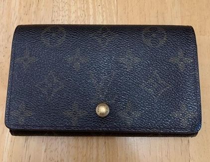 Authentic vintage Louis Vuitton wallet , Has some