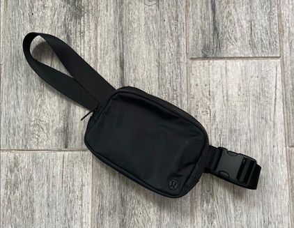 Lululemon Everywhere Fleece Belt Bag Crossbody Bag Black in