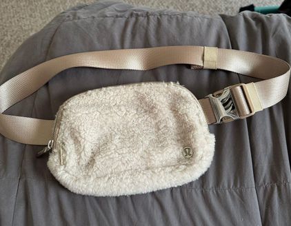 Lululemon Everywhere Fleece Belt Bag White - $50 (33% Off Retail) - From  Chloe
