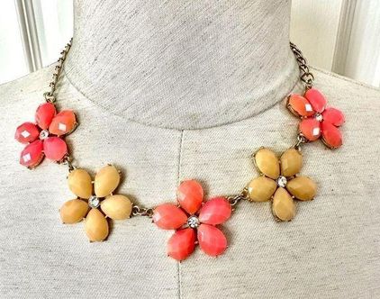Flower statement necklace | Vinted