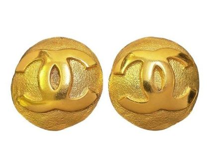 Chanel Gold plated round vintage clip on earrings - $456 - From Lexie