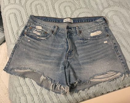 MID RISE BOYFRIEND SHORT