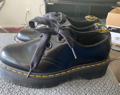 DR MARTENS Holly Women's Leather Platform Shoes