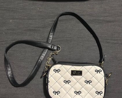 💝NEW!💝BETSY JOHNSON Crossbody Bag | Beige purses, Bags, Betsey johnson  bags