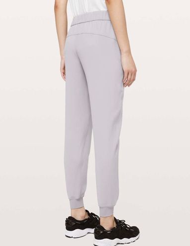 Lululemon On The Fly Jogger Silverscreen Size 2 - $63 (46% Off Retail) -  From Sherry