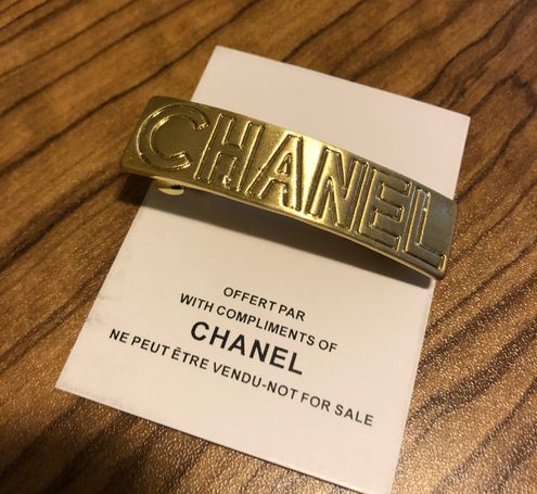 Chanel 22S heart hair clip in gold metal