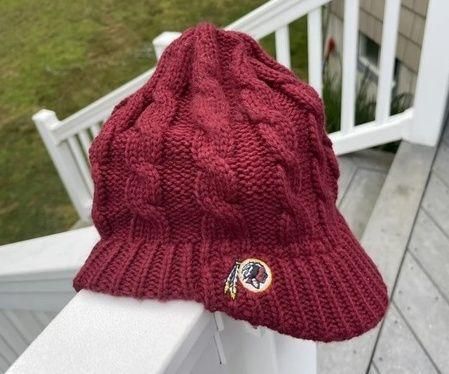 NEW ERA Women Washington Redskins beanie cable knit w/ visor