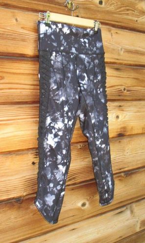 Lululemon Sunshine Salutation Crop Luxtreme Dusk Dye White Black / Black  21 Size 6 - $69 - From Zoes