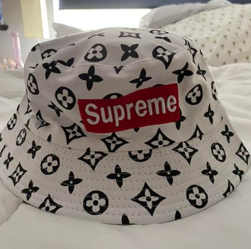 White Graphic Supreme Fisherman Bucket Hat Vintage Unisex - $40