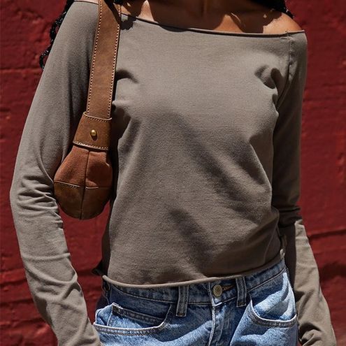 Brandy Melville olive bonnie off the shoulder top Size XS - $17