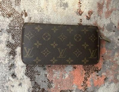 Louis Vuitton Zippy Orgnaizer Wallet Monogram SP5102 BROKEN ZIPPER Brown -  $115 (82% Off Retail) - From Sabrina