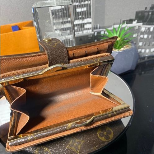 Louis Vuitton Monogram Kisslock Wallet 