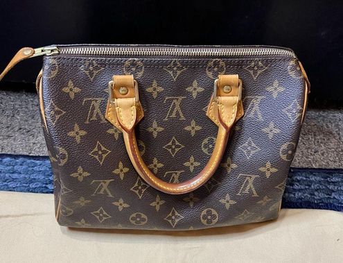 Louis Vuitton speedy 25 monogram with dust bag and base shaper