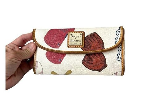Dooney & Bourke, Bags, Dooney Bourke Womens White Walletpurses St Louis  Cardinals Wallet Leather