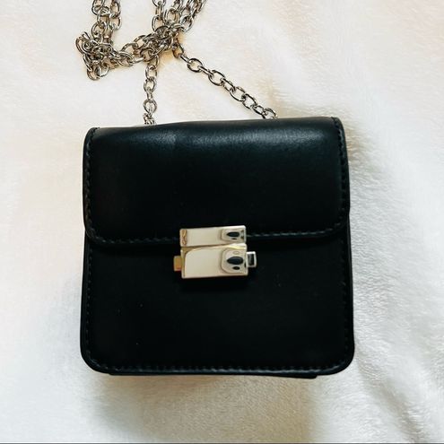 MavieenmieuxShops  Who What Wear Balia cross body bag with chain