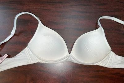 Victoria's Secret 32DD body by Victoria hookless no wire bra