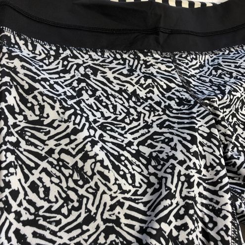 LULULEMON RUN INSPIRE CROP Size 8 Black White Mini Brushed Animal