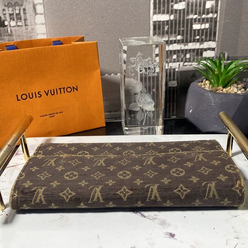 Louis Vuitton Authentic Mini Lin Sarah Wallet - $299 - From Vonna