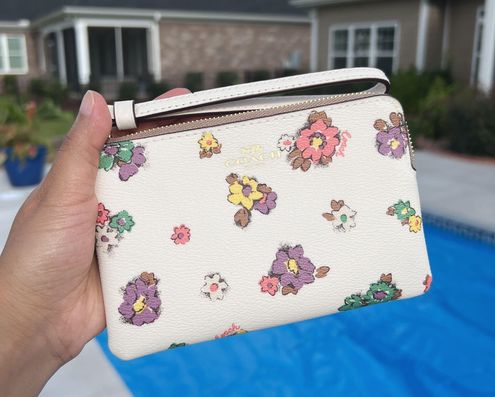 Coach Outlet Corner Zip Wristlet With Spaced Floral Field Print