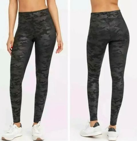 Spanx FAUX LEATHER CAMO LEGGINGS BLACK CAMO 20185R SIZE XS - $49