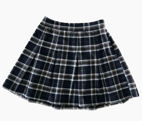 Black and White Pleated Plaid Skirt | Yoon - STAYC