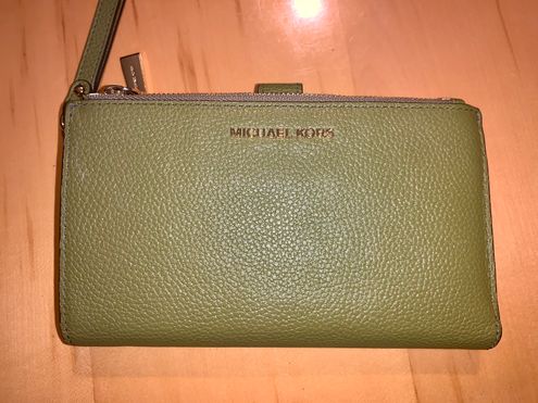 MICHAEL Michael Kors Adele Leather Smartphone Wallet in Green