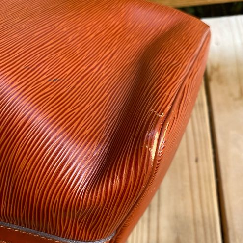 Louis Vuitton Authentic Noe Epi leather bucket shoulder bag rust Orange -  $603 (79% Off Retail) - From Viktori