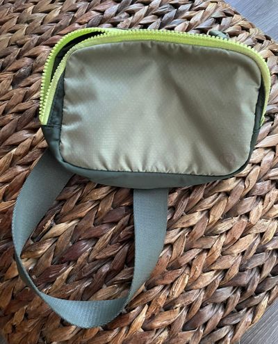  Lululemon Everywhere Belt Bag 1L (Neo Mint)