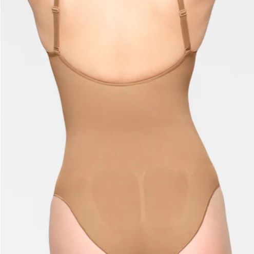 SKIMS sculpting bodysuit brief size S/M ochure new in box - $44