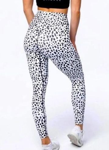 Balance Athletica Animal Kingdom Leggings in Snow Leopard Size M - $40 -  From Morgan