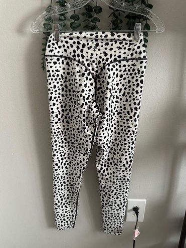 Balance Athletica Animal Kingdom Leggings in Snow Leopard Size M