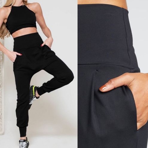 Port De Bras Jazmin Cropped Pull On Pants Joggers: Black - $139