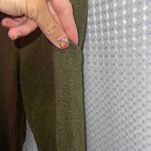 Old Navy Women's High Rise CozeCore Go Dry Workout Leggings Green Small -  $22 - From Amanadyunique