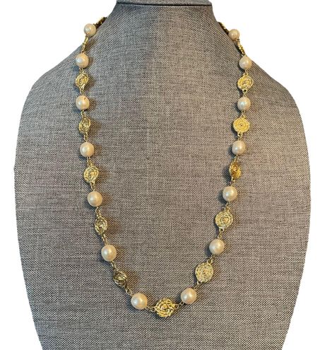 Faux Pearl Necklace with Gold Flower Charms – AGNES + AMALIE