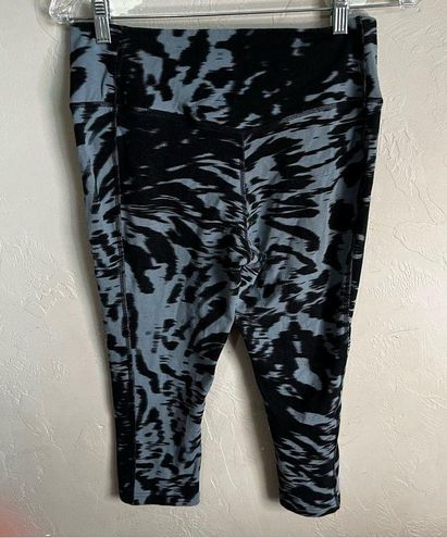 Nike Legend Tight Fit Dri Fit Blue Black Abstract Crop Capri Leggings Size  M - $18 - From Angela