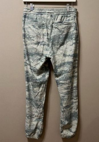 Athleta Camo Farallon Jogger fog camo size small‎ - $34 - From Eunice