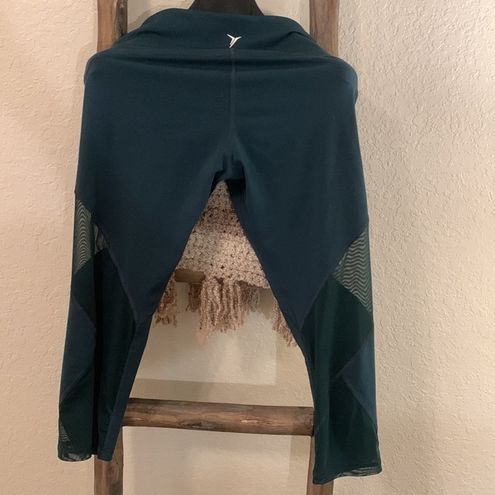 Old Navy Women's Cropped Workout Leggings Forest Green Size M - $5 - From  Nelda