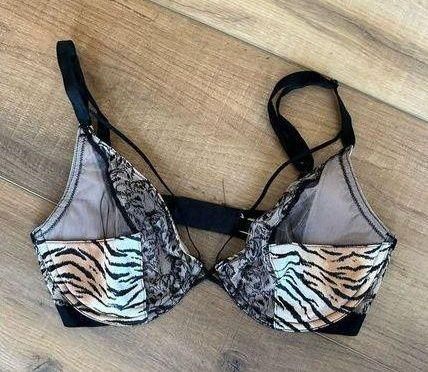 Victoria Secret Very Sexy Push Up Padded Plunge Plongeant Bra Women’s Size  32DD