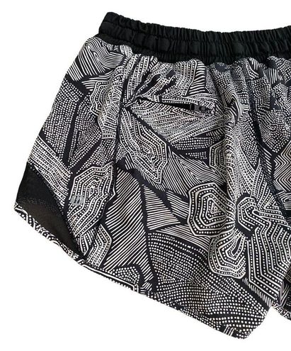 Lululemon Athletica Black White Hotty Hot Shorts Dottie Tribe Size 6 MINT!!  - $39 - From Carey