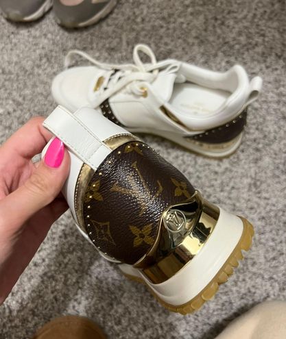 Louis Vuitton Runaway Sneaker White Size 7 - $500 (58% Off Retail) - From  Abbie