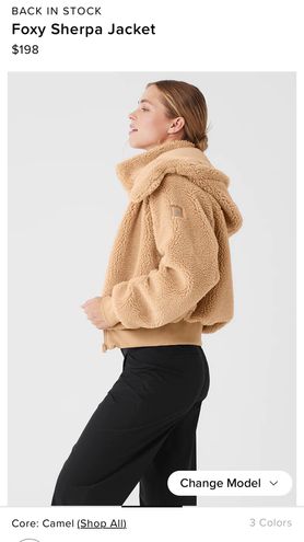 Buy Alo Yoga® La Sherpa Jacket - Camel At 20% Off