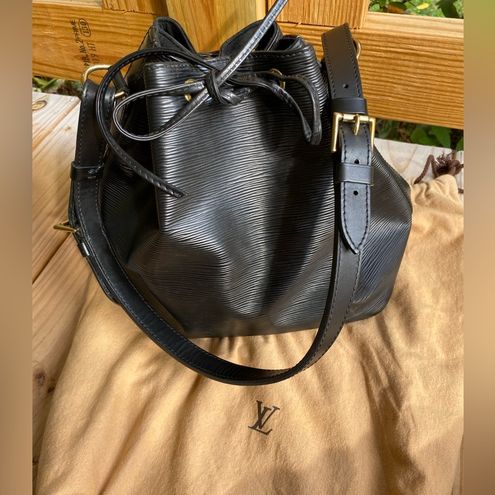 Louis Vuitton Authentic Noe Epi Leather shoulder bucket bag black gold -  $990 (63% Off Retail) - From Viktori