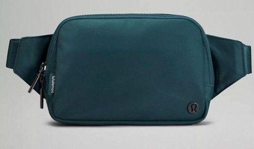 Lululemon Crossbody Camera Bag 2L - Kohlrabi Green - lulu fanatics